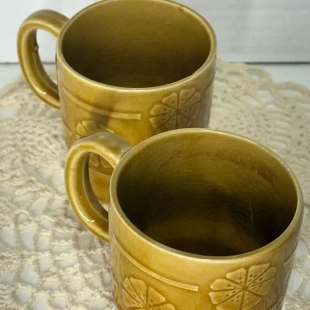 Unbranded vintage ceramic